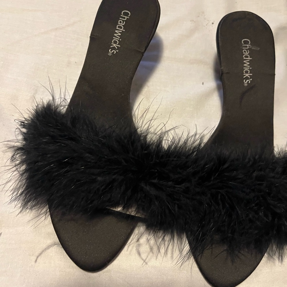 Chadwicks Women's Black Feathered Sandals